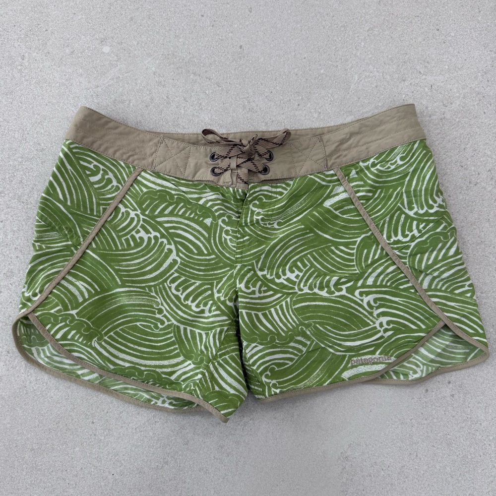 Patagonia Women’s Green Shorts Size 4